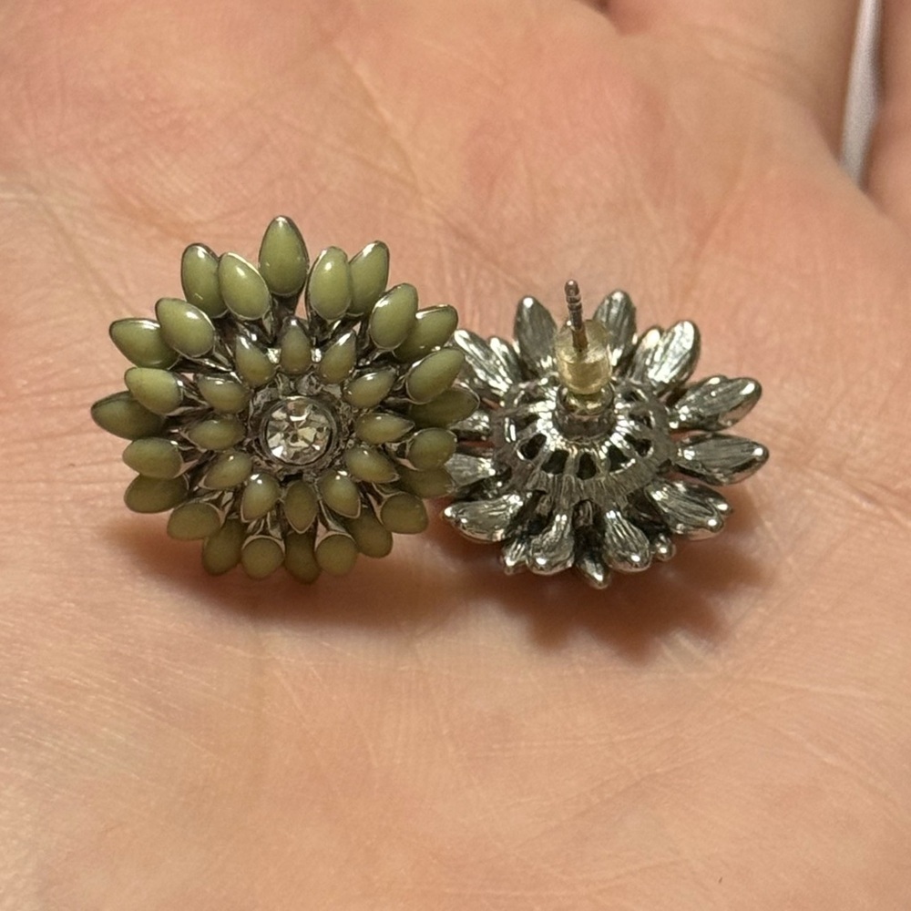 Sterling Silver 925 Elegant Floral Stud Earrings - Picture 3 of 12